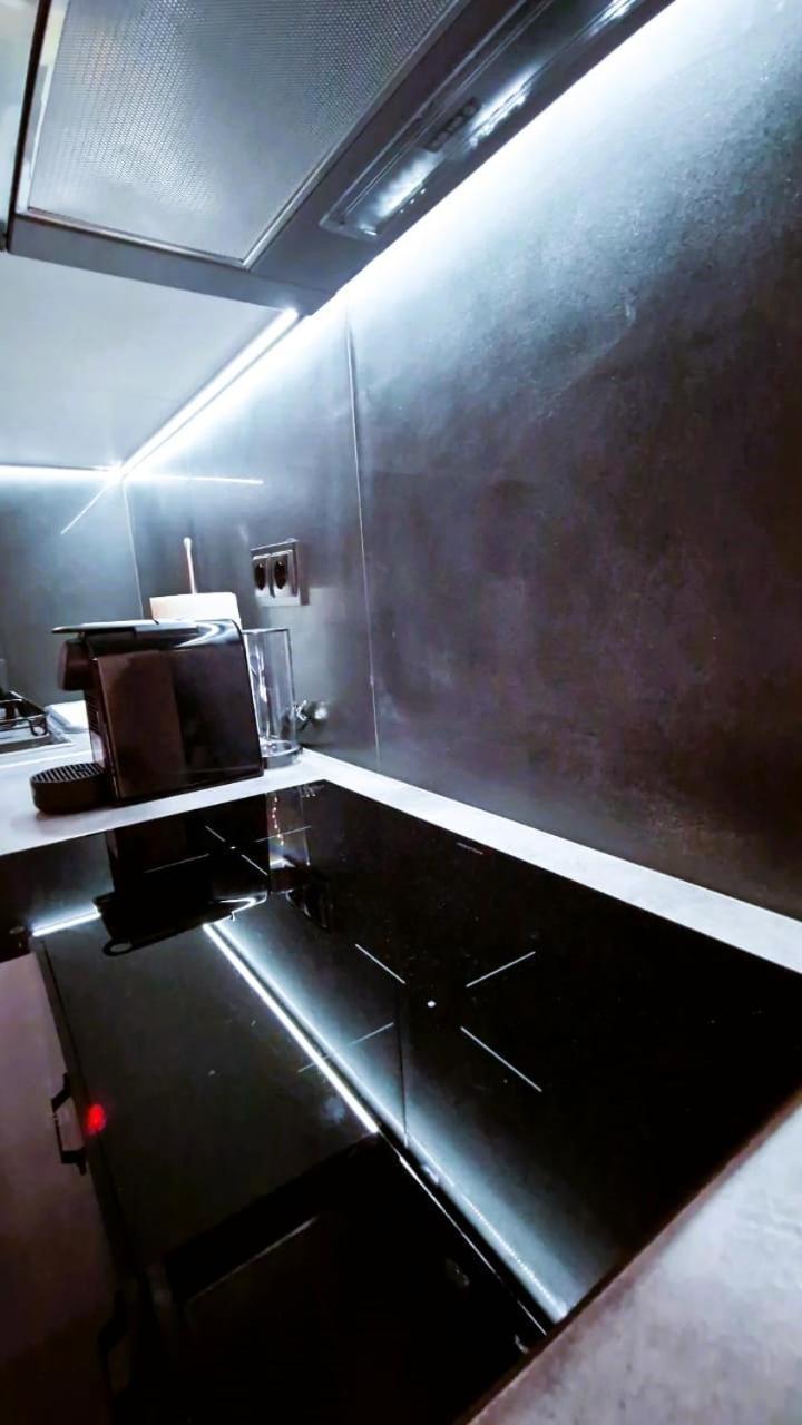 شقة Essel Noir - A Hidden Gem With A Magnificent Acropolis View أثينا المظهر الخارجي الصورة