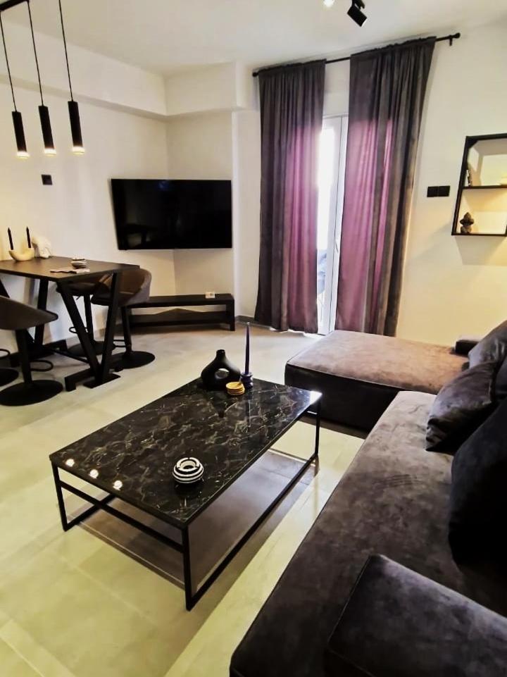 شقة Essel Noir - A Hidden Gem With A Magnificent Acropolis View أثينا المظهر الخارجي الصورة